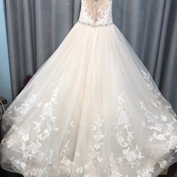 Stella York for Essense of Australia Blush Lace Ballgown Wedding Dress Size 6, - Picture 7 of 9